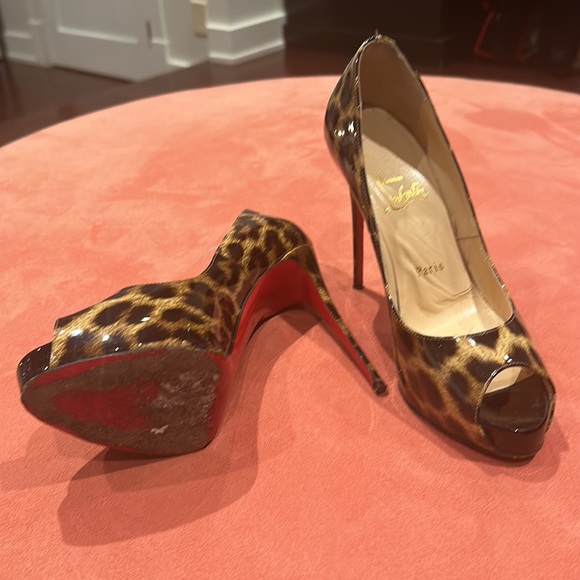 Selling Louboutin platform heels in size 37 animal print - Picture 3 of 3